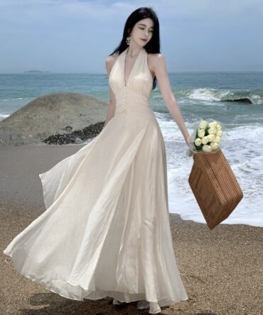 Sleeveless V-neck Halter Dress With A Cinched Waist Design