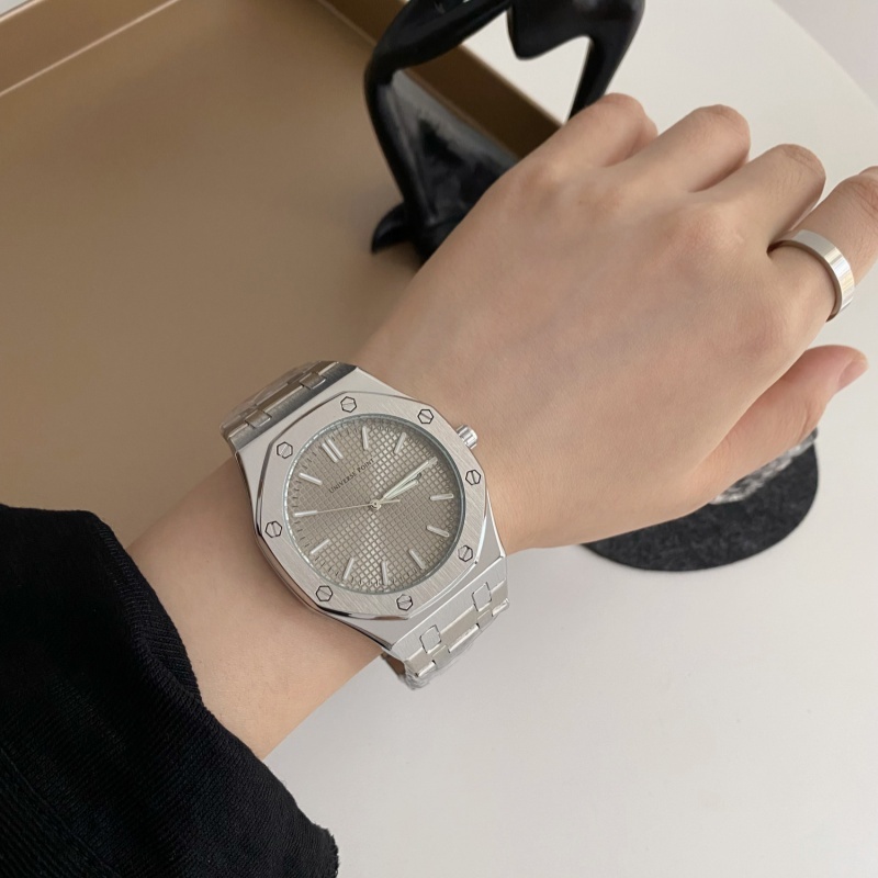 Simple And Stylish Oak Sports Large Dial - Image 10