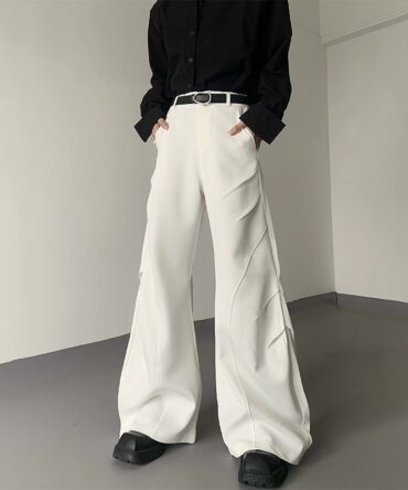 American-style Design With White Patchwork And Flowing Draped Pleats