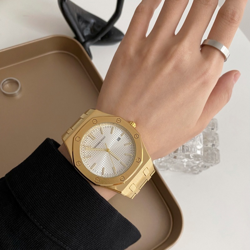 Simple And Stylish Oak Sports Large Dial - Image 7