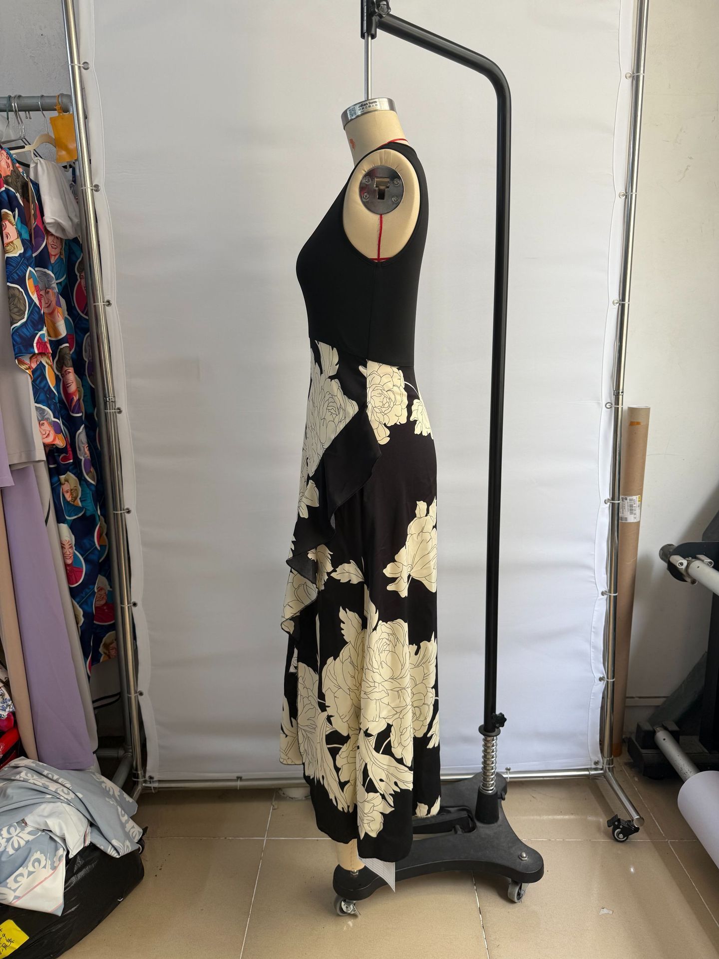 Floral Crew-neck Ruffled Sleeveless Dress - Image 3