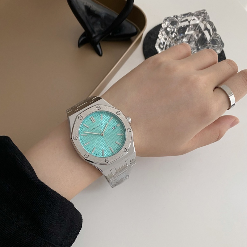 Simple And Stylish Oak Sports Large Dial - Image 9