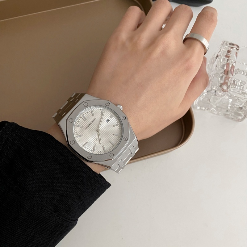 Simple And Stylish Oak Sports Large Dial - Image 3