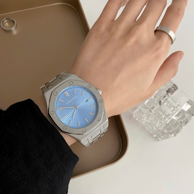 Simple And Stylish Oak Sports Large Dial - Image 4