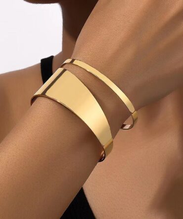 Hollowed-out Irregular Bracelet For Women