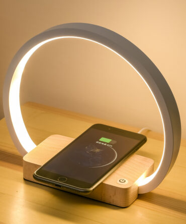 Multifunctional table lamp