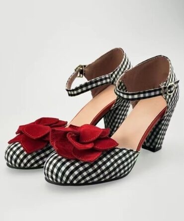 Red Camellia Lattice Hollow Sandals With A Round Toe And A Single Strap Buckle