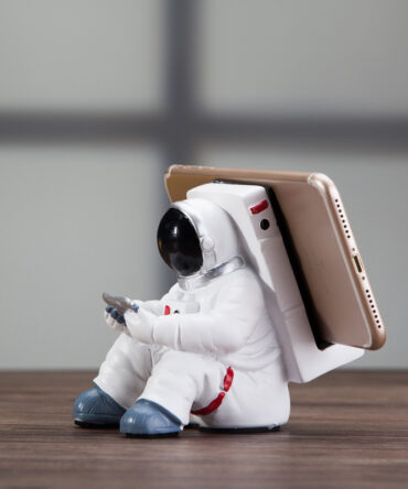 Simple Astronaut Mobile Phone Stand Student Desktop Holder Cute Spaceman Cell Phone Holder Creative Gift Small Desk Decoration