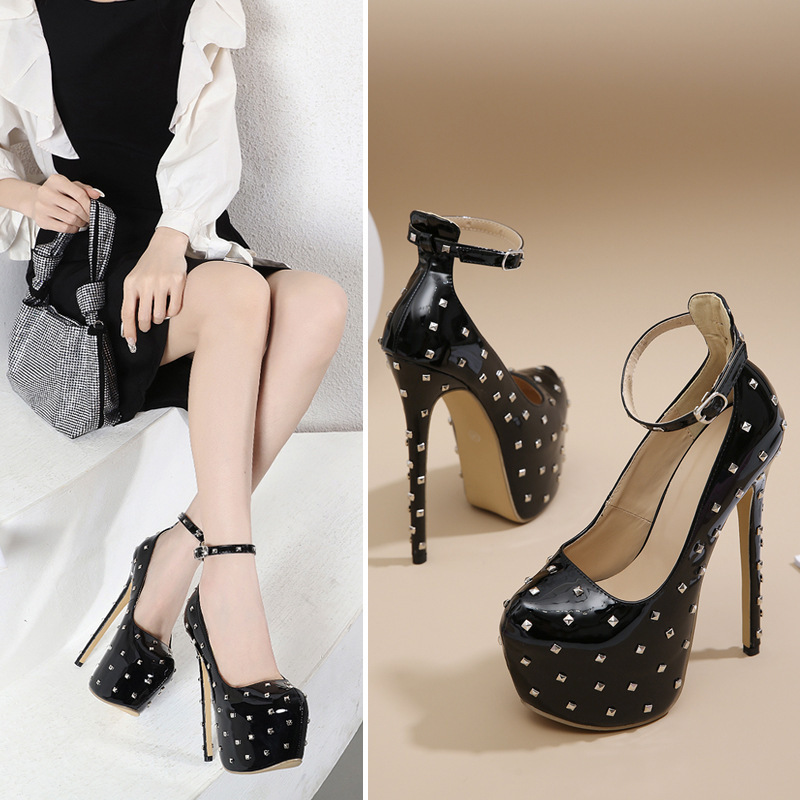 Studded High-heeled Pumps For The Runway - Image 2